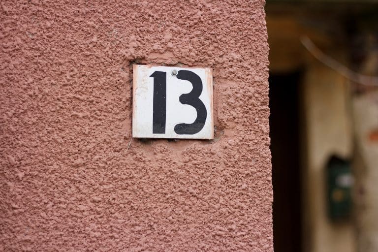Quels sont les avantages d’une plaque de numérotation de maison ?
